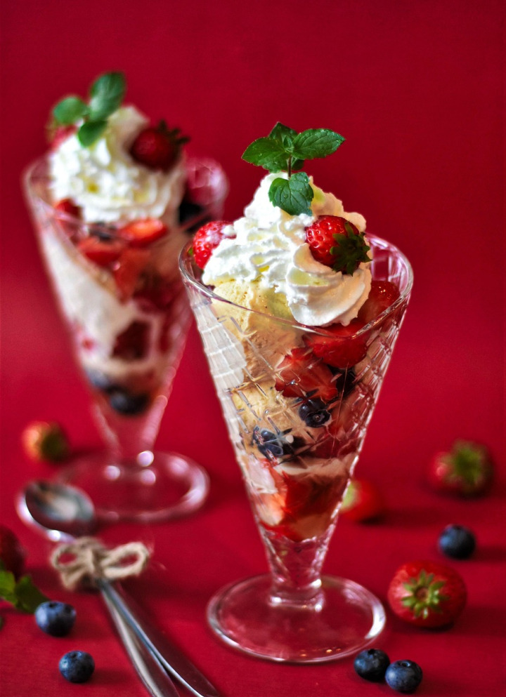 strawberry sundae in glass
